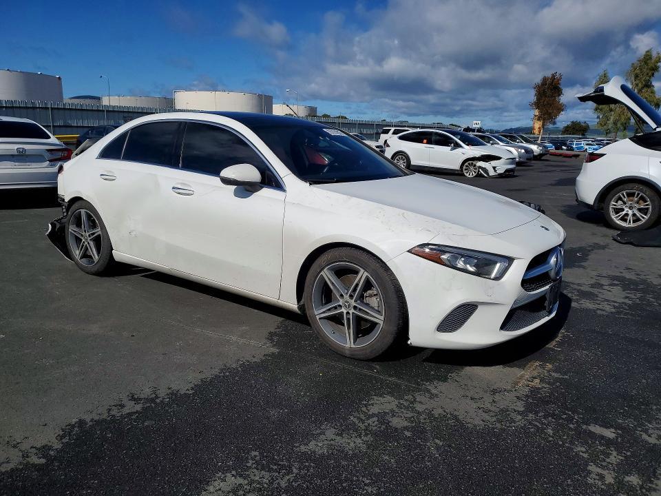 2022 Mercedes-Benz A 220