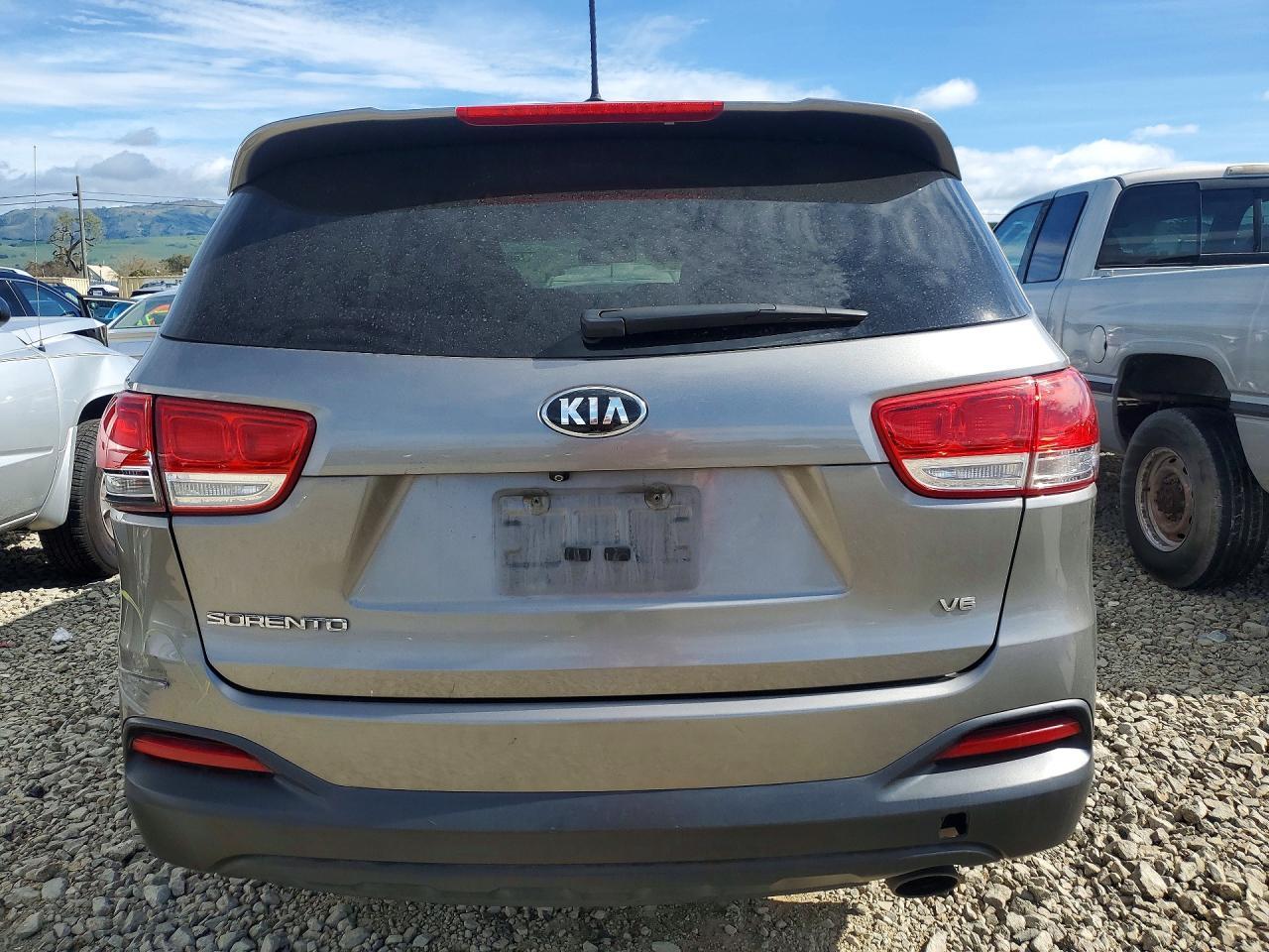 2016 KIA Sorento lx V6