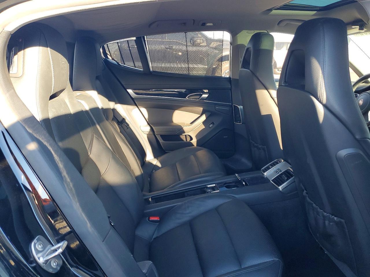 2013 Porsche Panamera 2