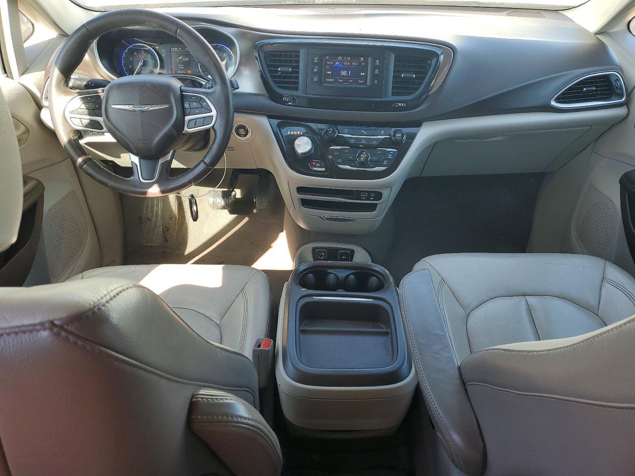 2017 Chrysler Pacifica Touring l