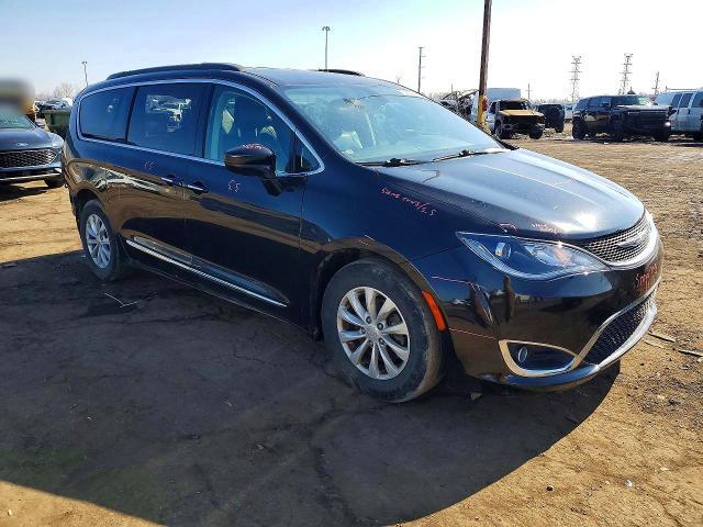 2017 Chrysler Pacifica Touring l
