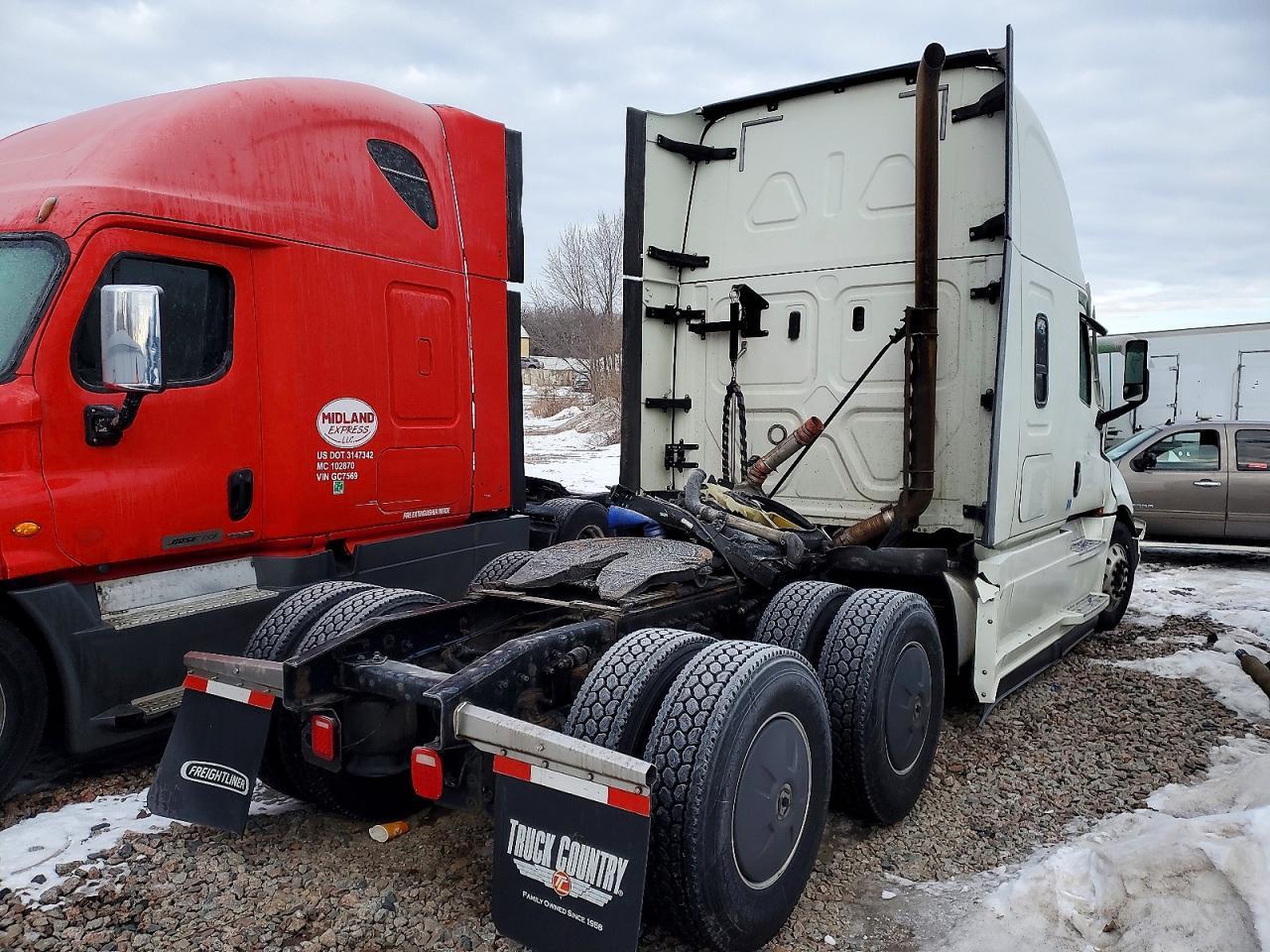 2020 Freightliner Cascadia 126