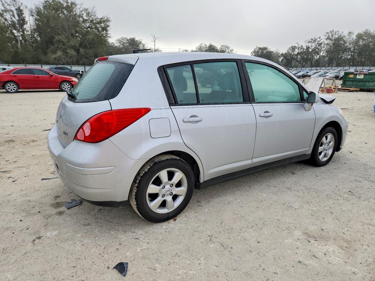 2012 Niss Versa s