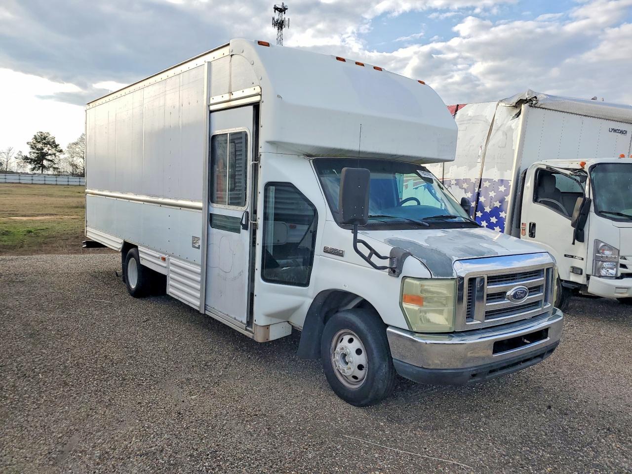 2008 Ford Econoline E350 Super Duty Cutaway Van