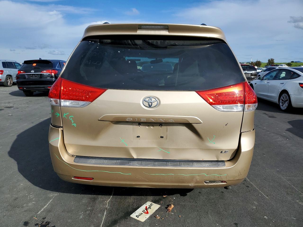 2011 Toyota Sienna le