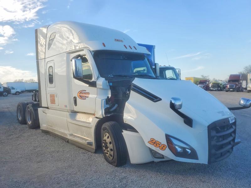 2020 Freigliner Cascadia 126
