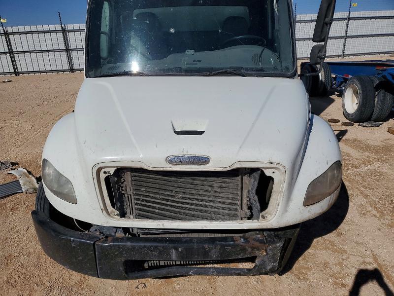 2016 Freigliner 2016 Freightliner Business Class M2 BOX Truck