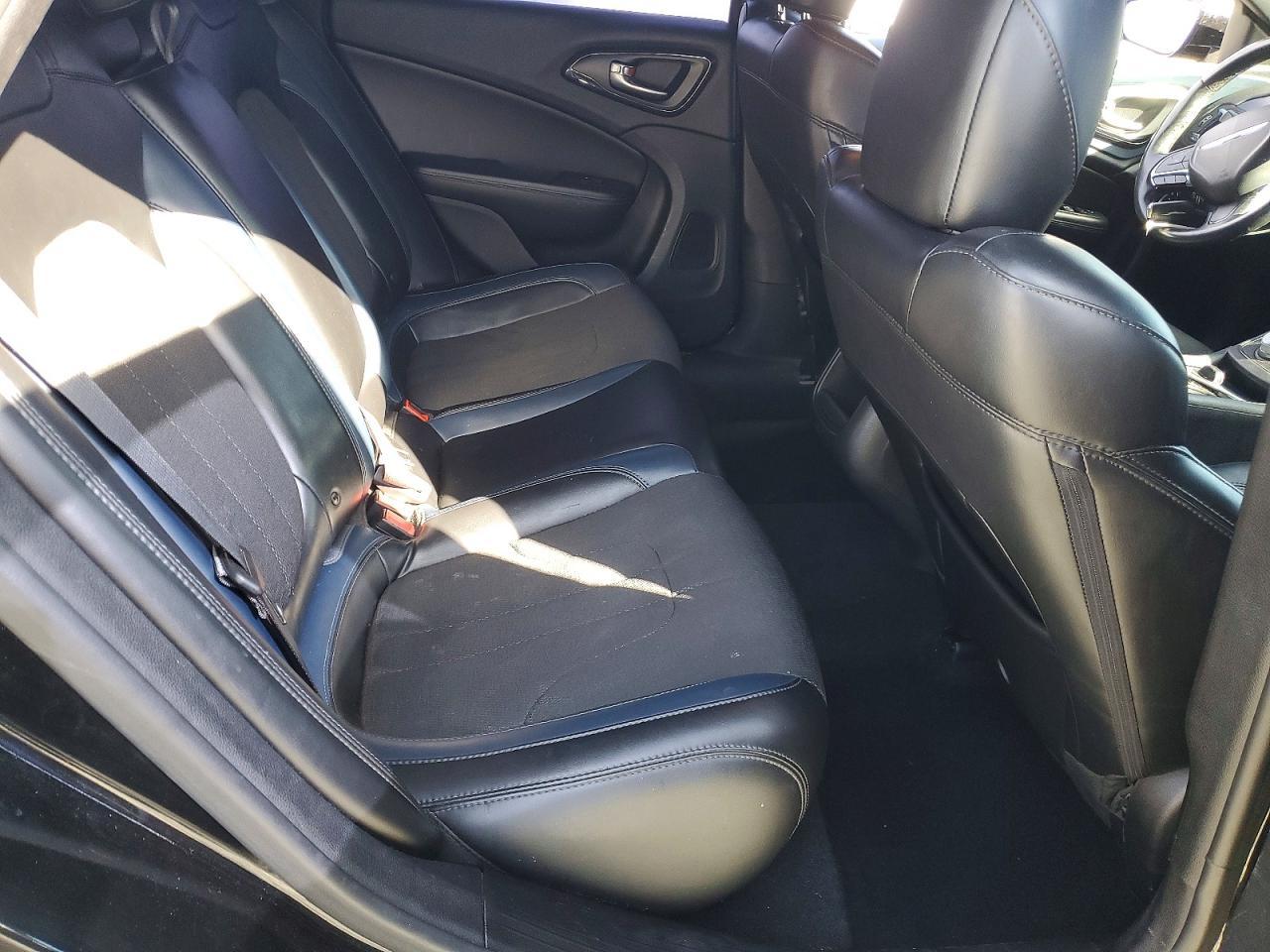2015 Chrysler 200 s