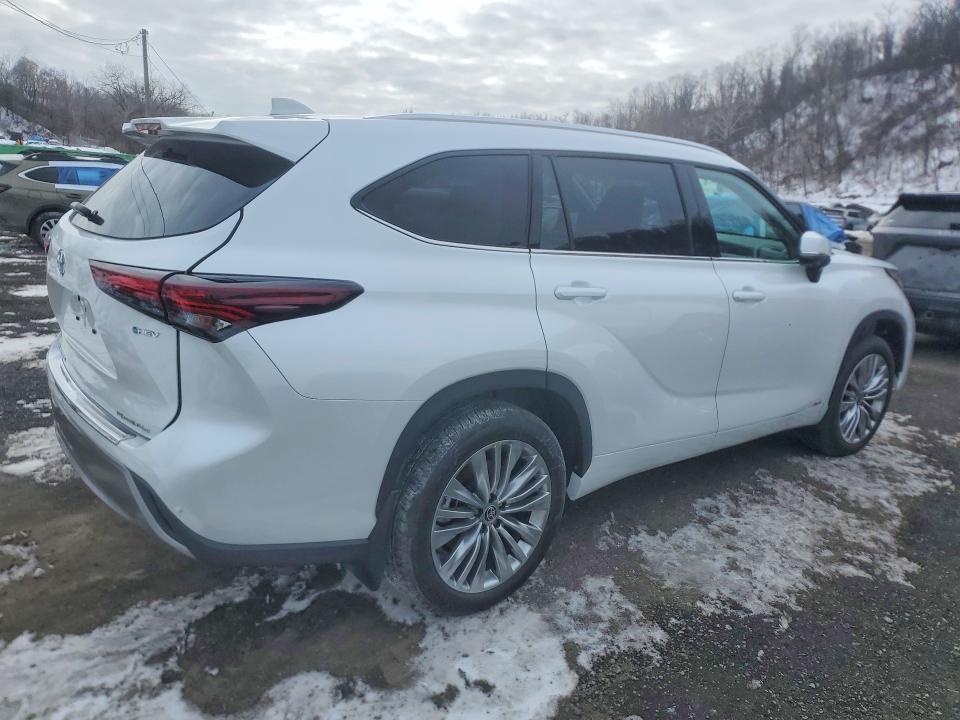 2025 Toyota Highlander Hybrid Limited