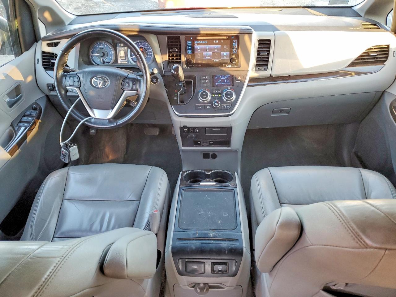 2016 Toyota Sienna xle