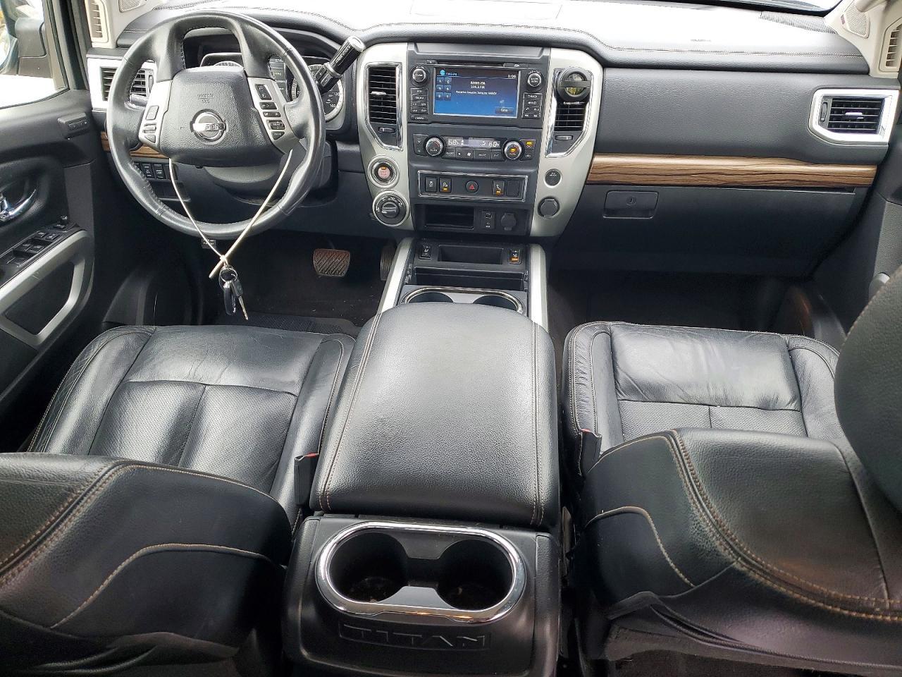 2017 Nissan Titan sv