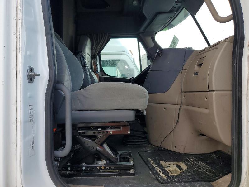 2016 Freigliner 2016 Freightliner Cascadia 1-semi Truck
