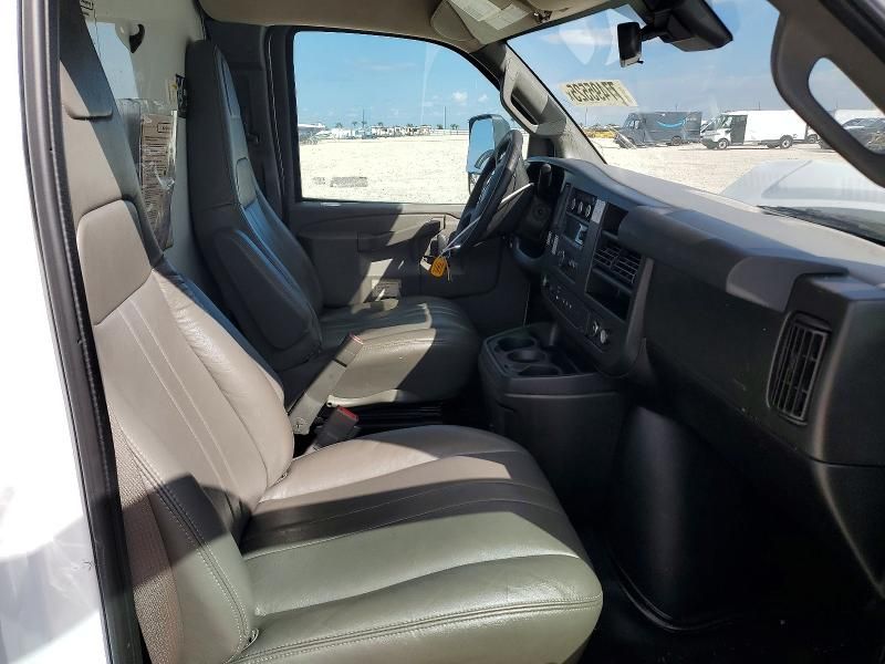 2021 GMC Savana CUT-BOX Truck