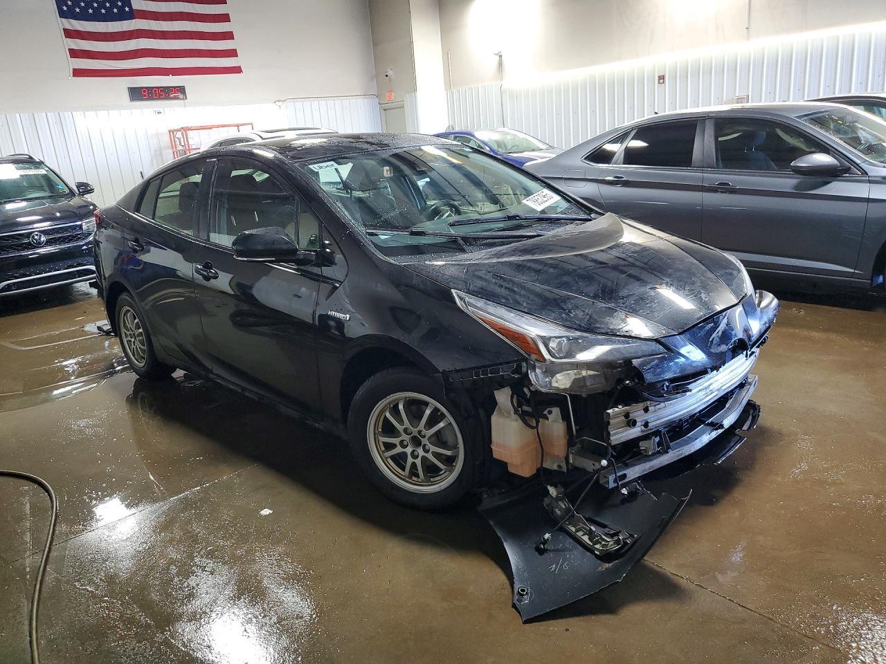 2019 Toyota Prius le Awd-e