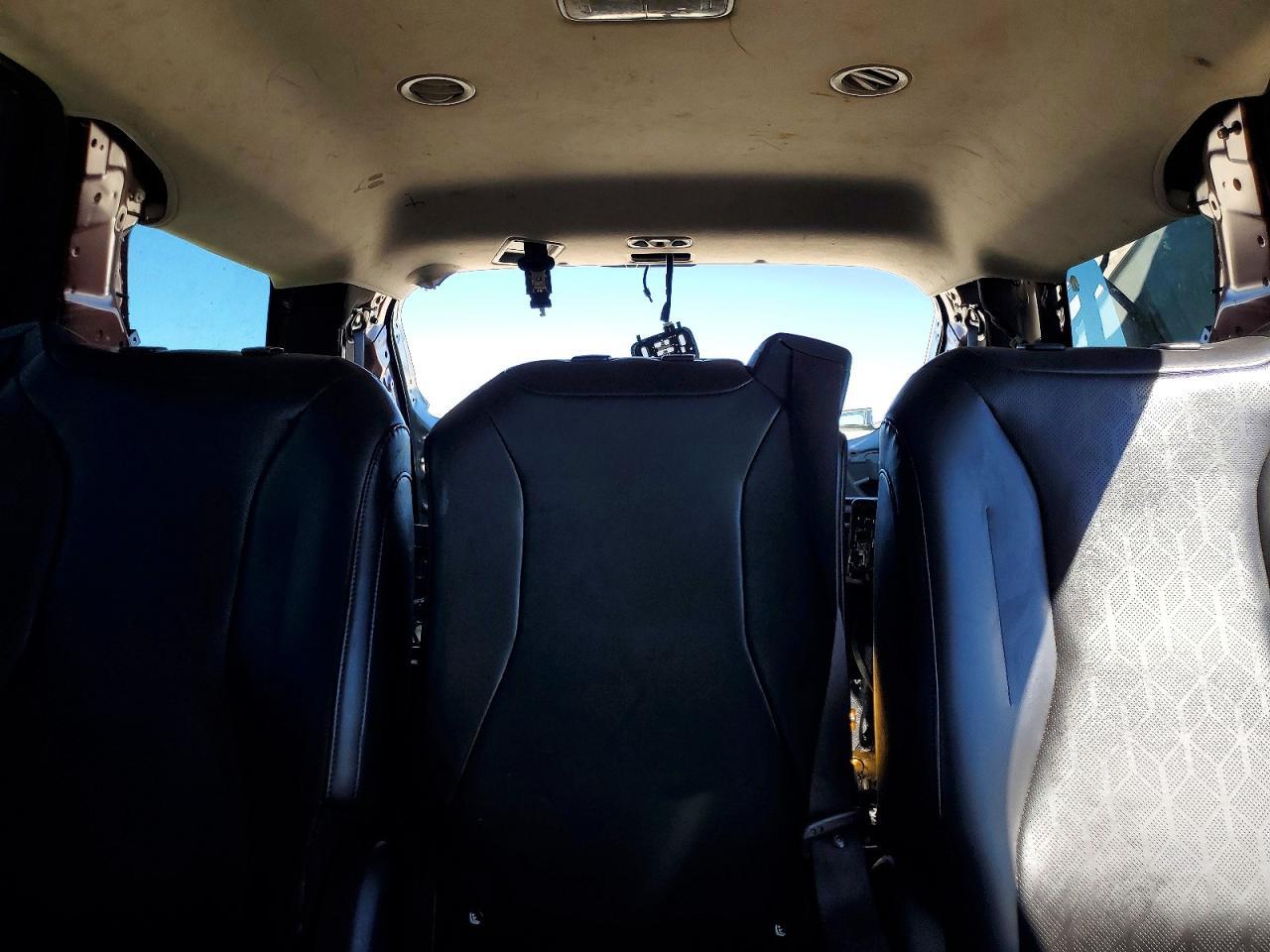 2022 KIA Carnival lx