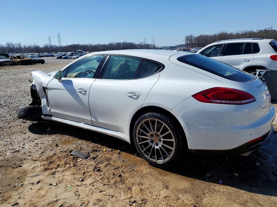 2016 Porsche Panamera 2