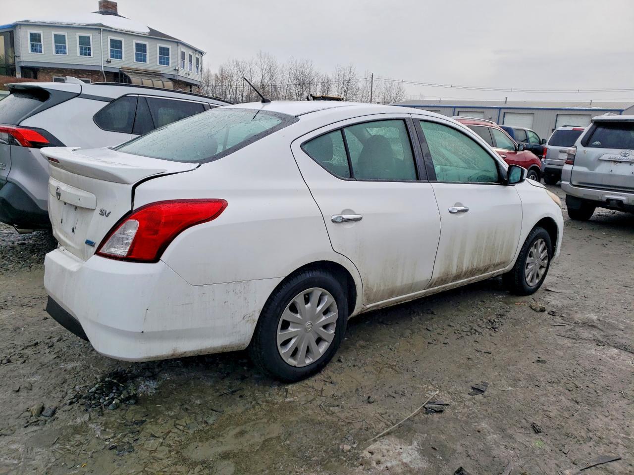 2015 Niss Versa