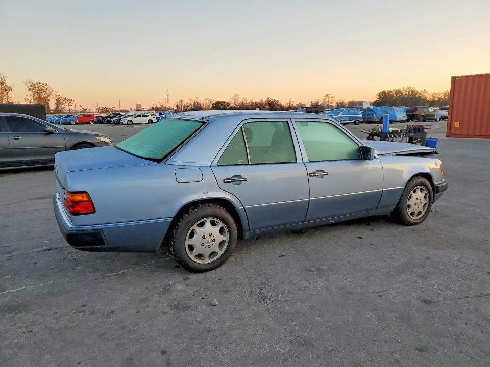 1992 Mercedes-Benz 400 e