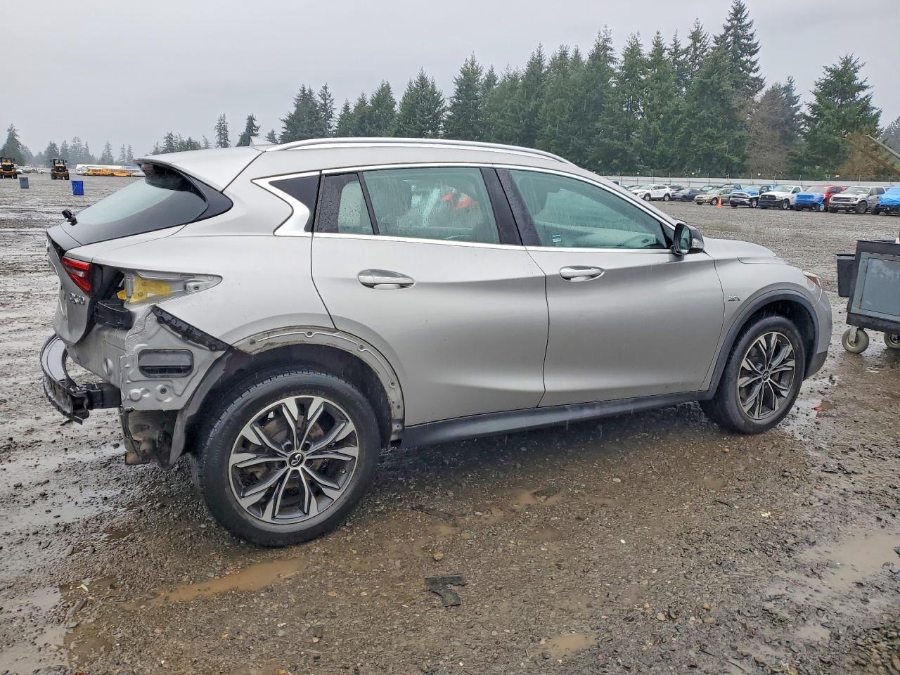 2018 Infinity Qx30