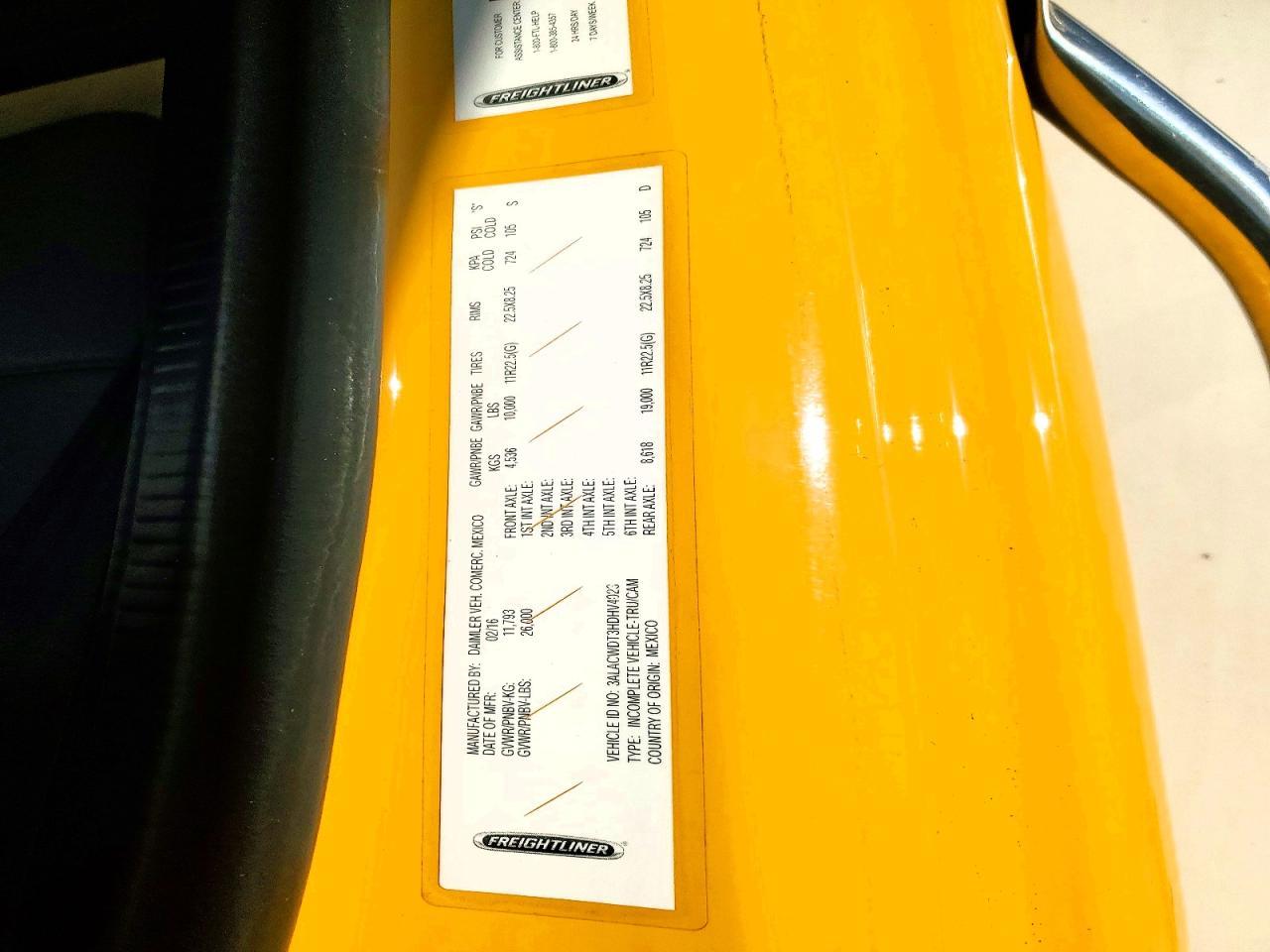 2017 Freigliner 2017 Freightliner Business Class M2 BOX Truck