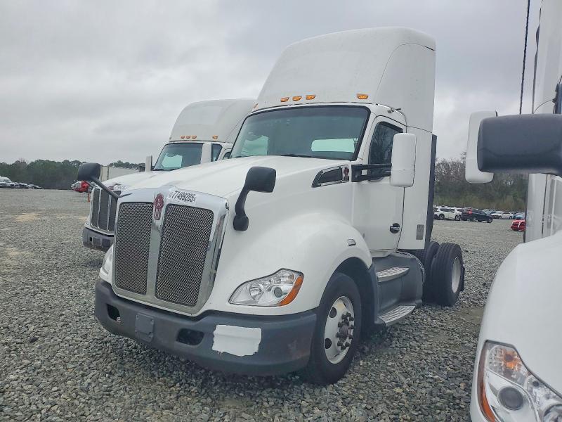 2016 Kenworth T680 Semi Truck