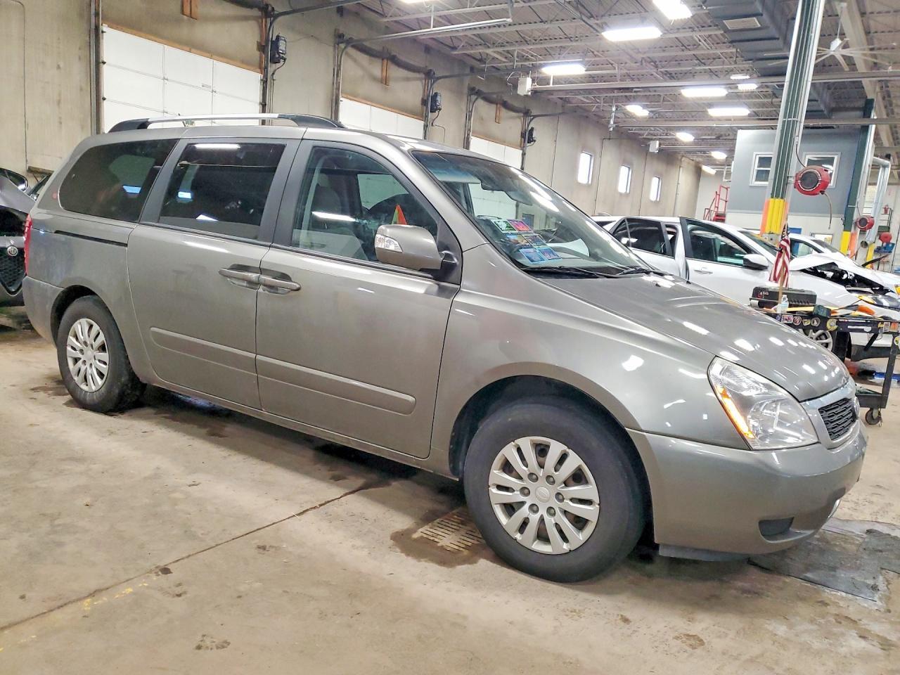 2012 KIA Sedona lx