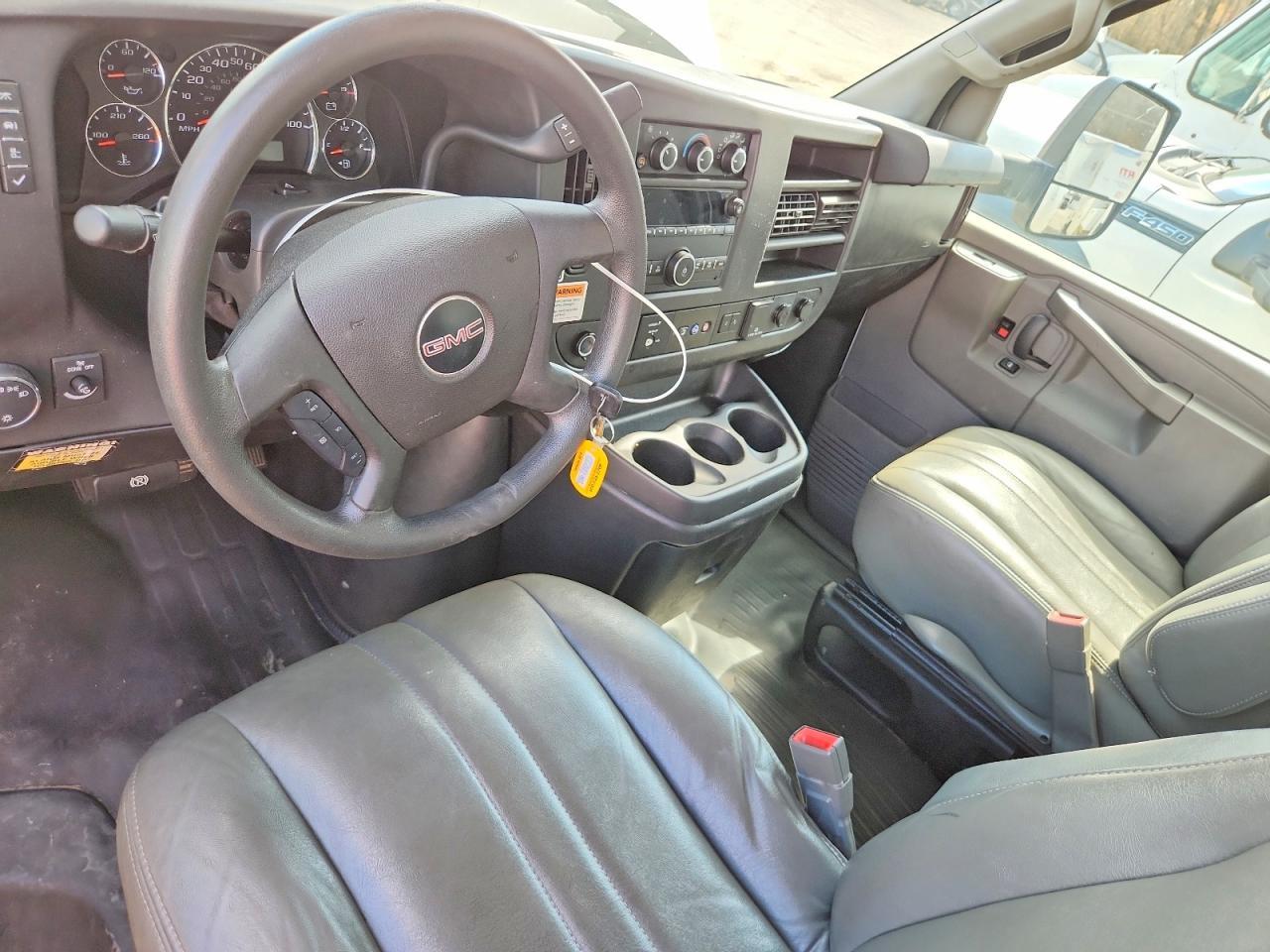 2021 GMC Savana BOX Truck