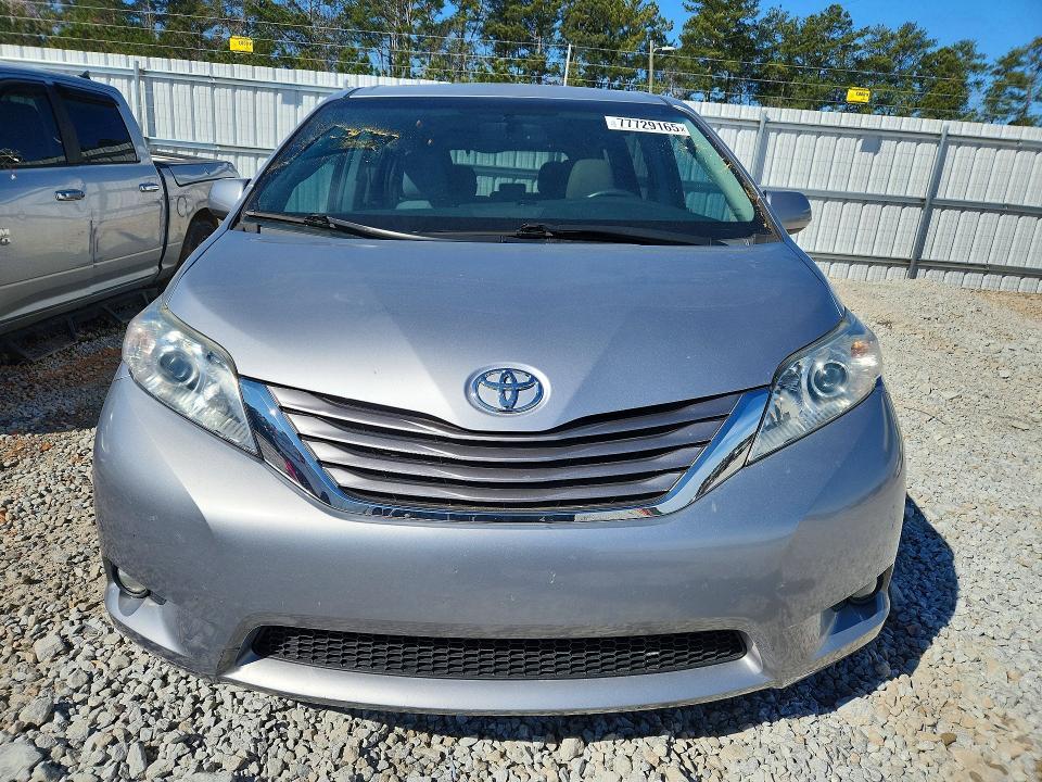 2017 Toyota Sienna xle 8-passenger
