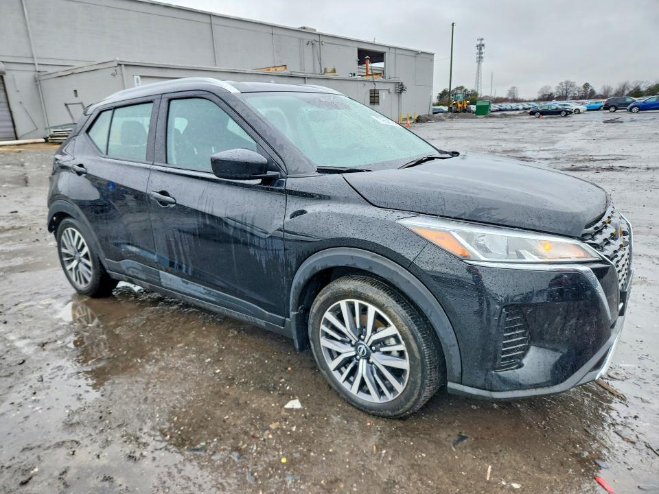 2024 Nissan Kicks sv