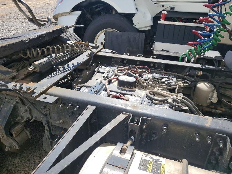 2015 Volvo VNL Semi Truck