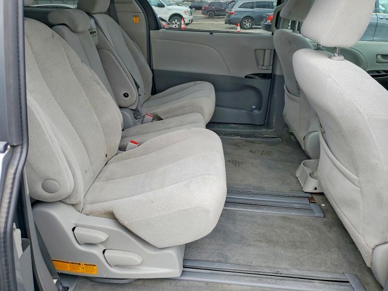 2013 Toyota Sienna LE