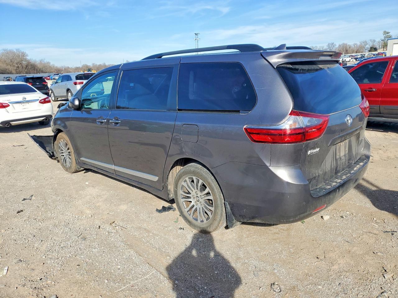 2020 Toyota Sienna xle