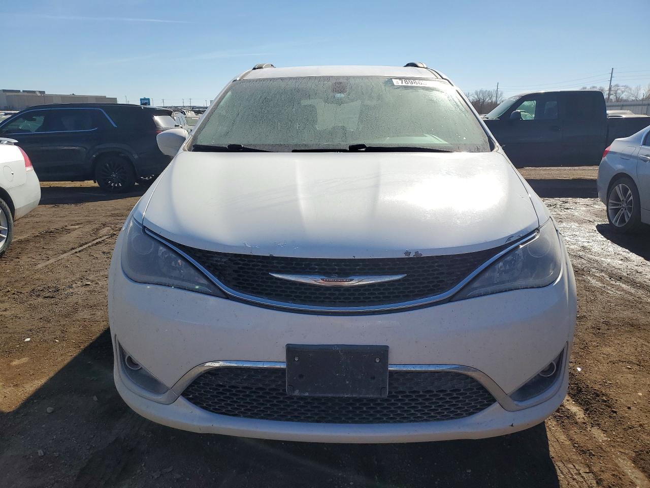 2017 Chrysler Pacifica Touring l