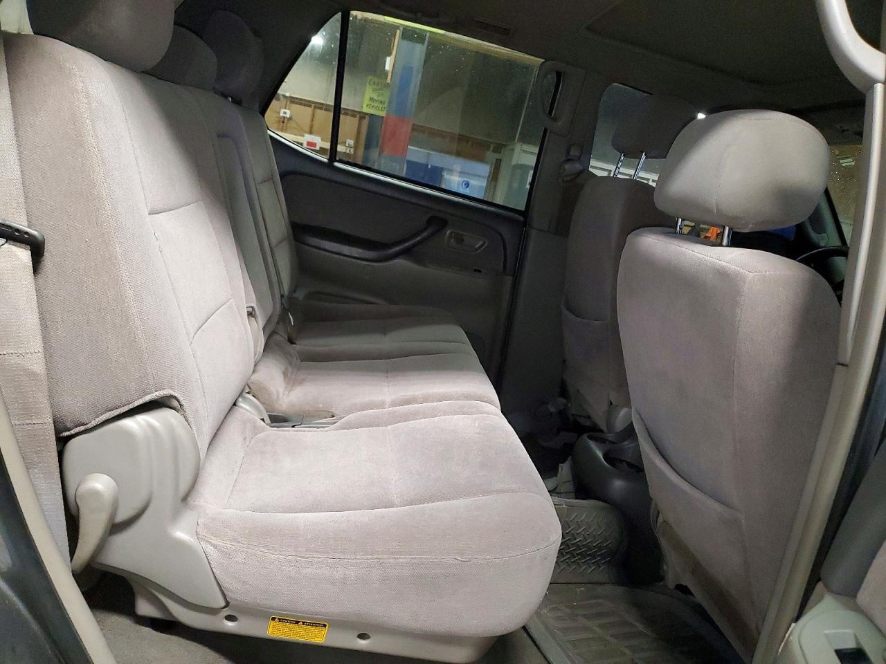 2004 Toyota Sequoia SR5