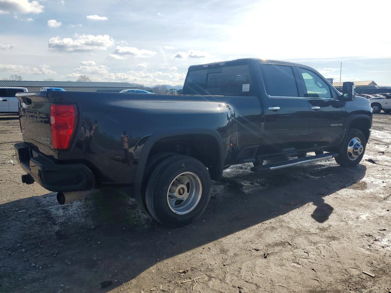 2022 Chevrolet Silverado K3500 High Country