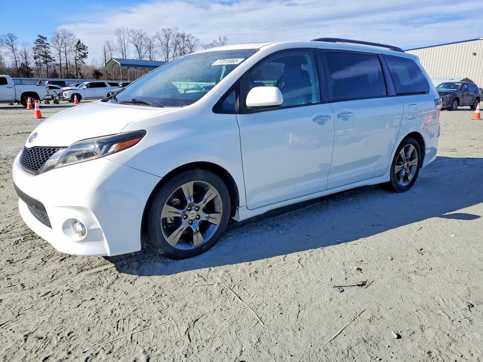 2016 Toyota Sienna se