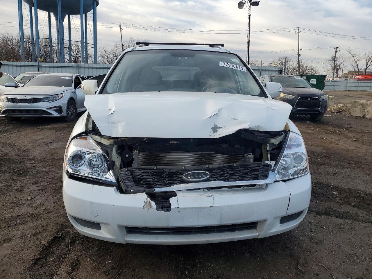 2011 KIA Sedona lx