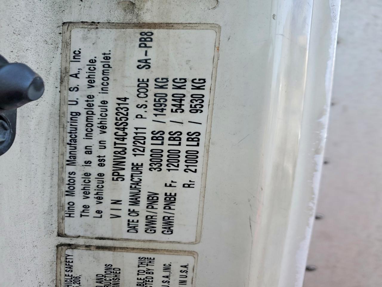 2012 Hino 338 BOX Truck