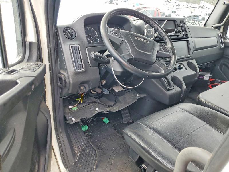 2025 Freightliner M2 106 Med-box Truck