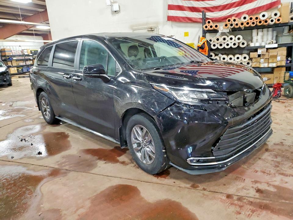 2023 Toyota Sienna xle