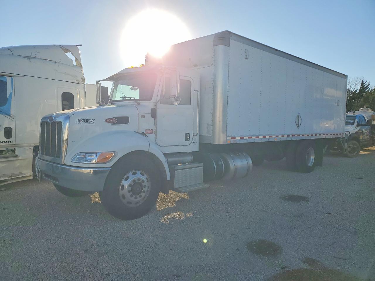 2016 Peterbilt 337 BOX Truck