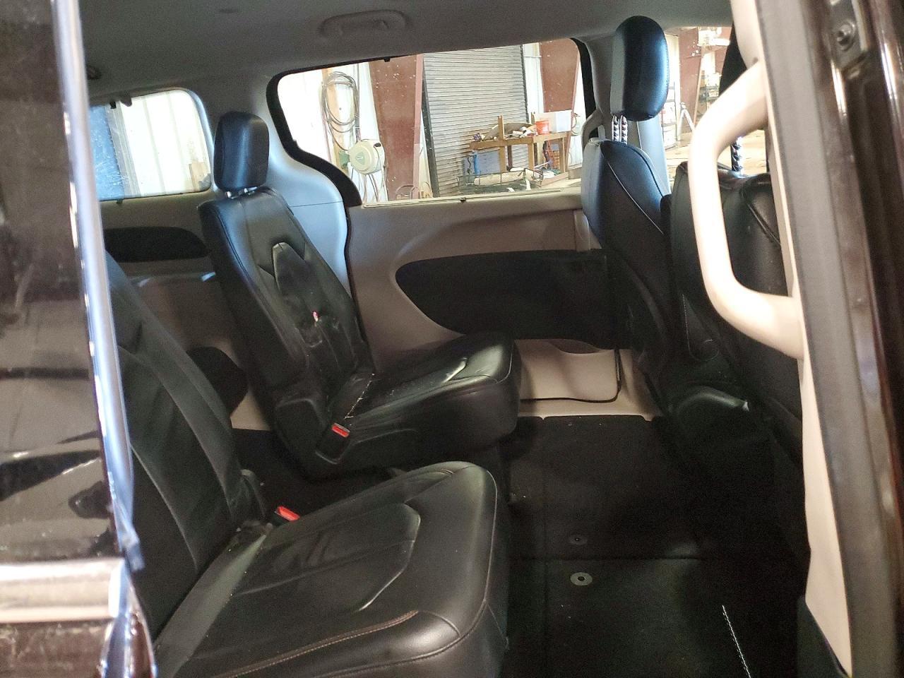 2017 Chrysler Pacifica Touring l