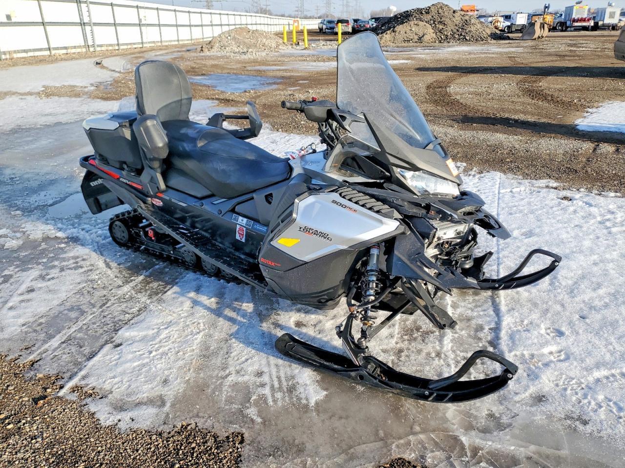 2020 Skidoo Grand Touring Limited