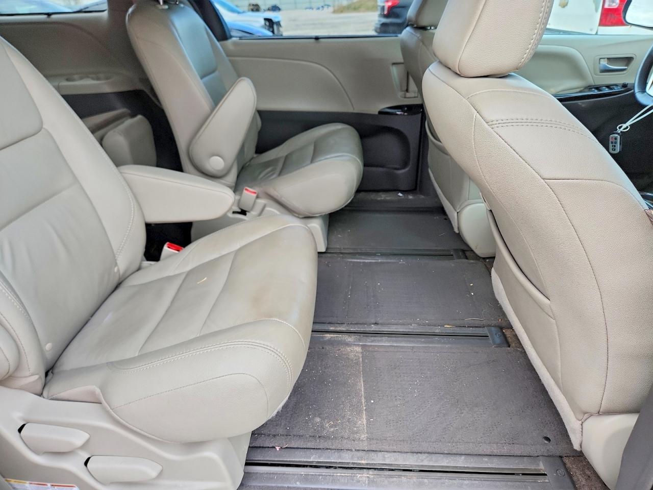 2017 Toyota Sienna xle
