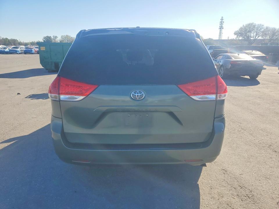 2013 Toyota Sienna l 7-passenger