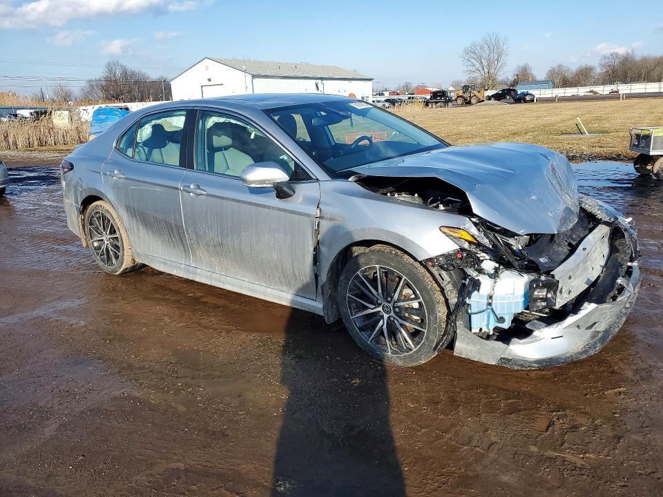 2024 Toyota Camry Hybrid se
