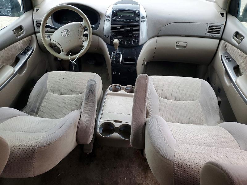 2006 Toyota Sienna le 8 Passenger