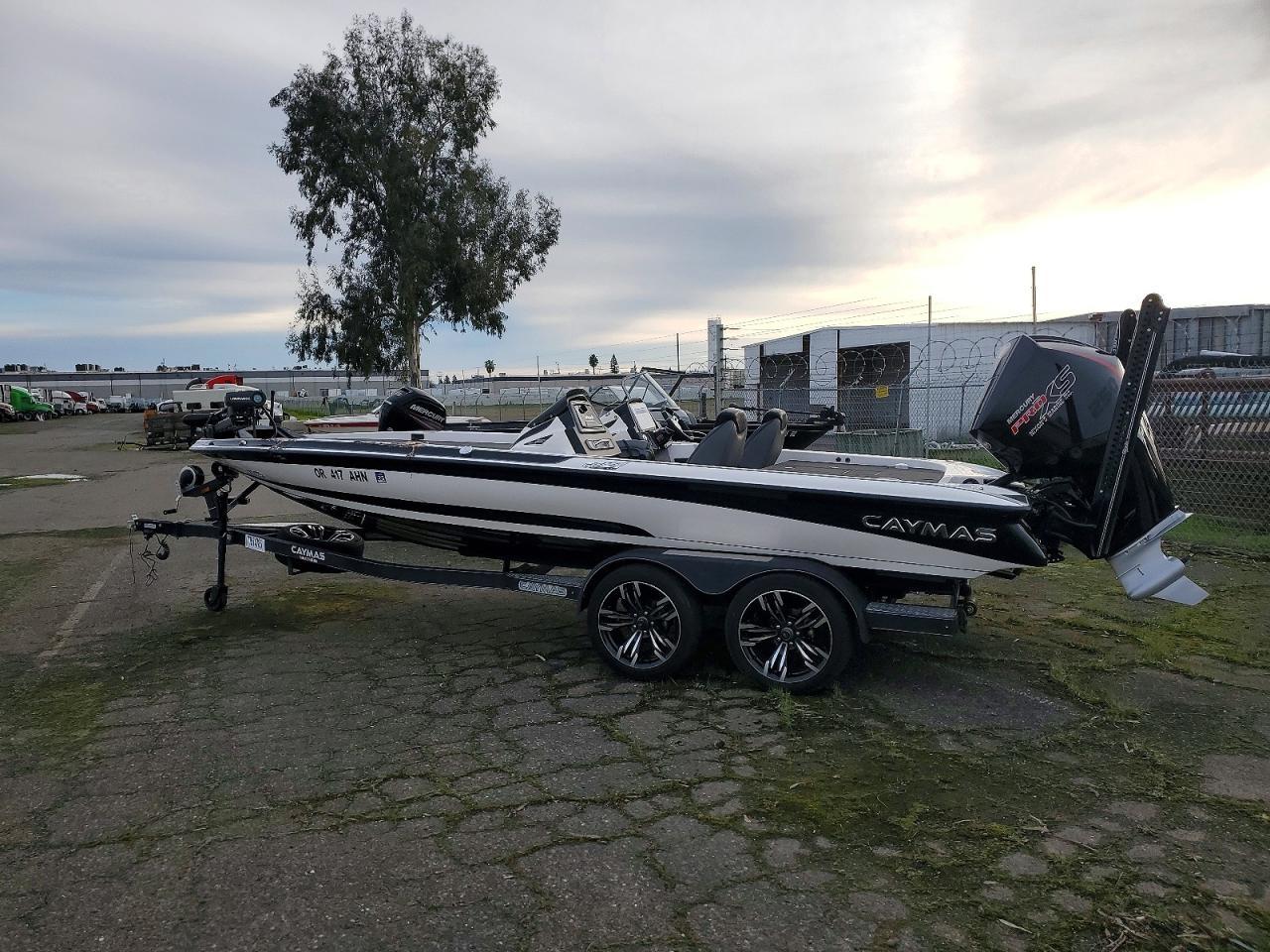 2022 Caymas Boat