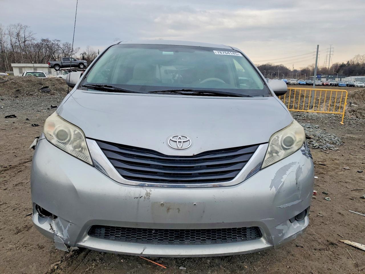 2012 Toyota Sienna le 8-passenger
