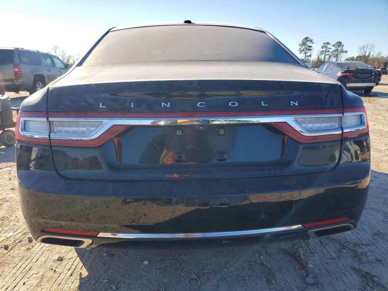 2017 Lincoln Continental Premiere